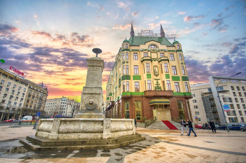 "Misteriozni" stub na Terazijama sa starih slika: Evo šta je označavao i kakva se "tajna" krila iza svega