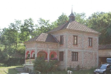 Ni nacisti ni Turci mu nisu ništa mogli! Manastir gde Srbi čuvaju mošti 3 svetitelja, a izvor Svete vode još teče