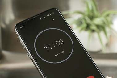 Svi pravimo veliku grešku kada punimo telefon: Stručnjaci upozorili na „pravilo 100%“ koje uništava bateriju