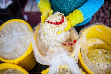 JELO KOJE MIRIŠE NA DETINJSTVO: Jedini pravi starinski recept za FLEKICE sa kupusom!