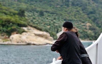 Kada vam neka osoba čini zlo i nanosi vam veliku bol, uradite samo ovu stvar i ponovo ćete naći svoj put ka sreći: Moćan savet monaha sa Svete Gore