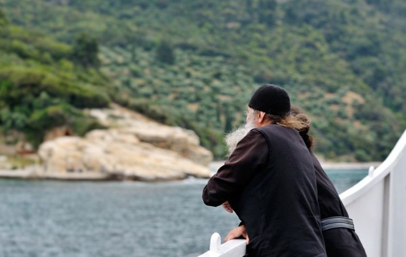 Kada vam neka osoba čini zlo i nanosi vam veliku bol, uradite samo ovu stvar i ponovo ćete naći svoj put ka sreći: Moćan savet monaha sa Svete Gore