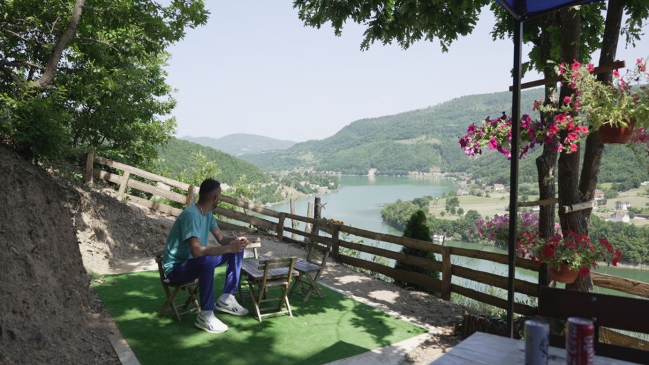 Neverovatna priča iz sela kod Tutina: Semir uz pomoć komšija uredio selo kao da je mala Švajcarska, zovu ga još i evropsko Veseniće