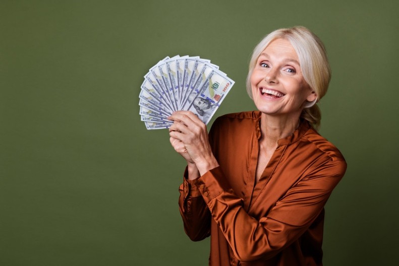 KO IMA PRAVO DA NASLEDI PORODIČNU PENZIJU? Možete lako da je izgubite zbog jedne greške, evo na šta da pazite