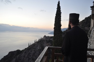 ZAŠTO JE SVETA GORA ZABRANJENA ZA ŽENE I KOJE SRPKINJE SU JE POSETILE: Kazna za kršenje zabrane je SUROVA, a ovo je razlog za to