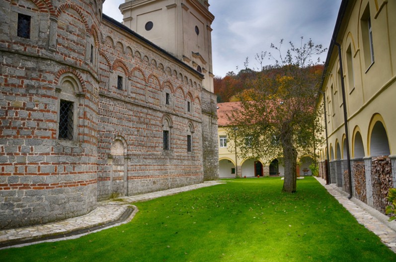 OVAJ MANASTIR ČUVA POSLEDNJEG NEMANJIĆA: Svetinji na SRPSKOJ SVETOJ GORI dive se i oni koji nisu hrišćani a evo ko je tu SAHRANJEN
