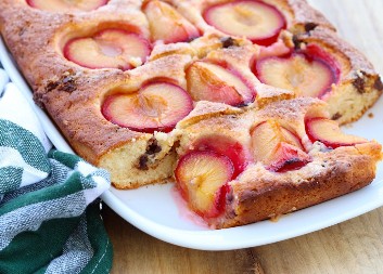 Najlepša poslastica za početak jeseni: Kolač sa šljivama gotov za tren oka, miriše na detinjstvo