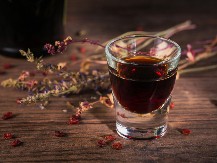 TAJNA RAKIJE TRAVARICE ZBOG KOJE SU SRBI DUGOVEČNI I ŠTA JE "DEVET BILJAKA ZA ŽIVOT": Recepti za zimu!