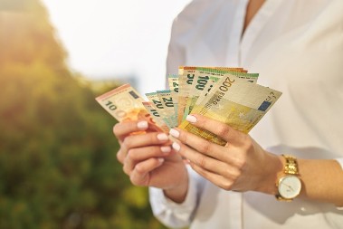 Ova grupa građana može dobiti i do 300.000 dinara pomoći: Država deli novac - evo koji su uslovi za prijavu