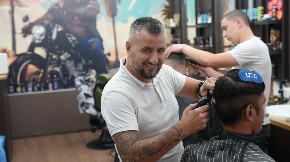 Od državnog službenika do najpoznatijeg užičkog berberina: Nemanja napustio siguran posao i postao mladi preduzetnik