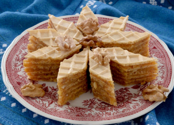 SRPSKE DOMAĆICE PRAVE NAJUKUSNIJI STARINSKI KOLAČ: Oblande sa orasima - svaka žena napamet zna recept