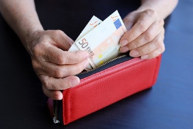 Sa srednjom školom početna plata je 100.000 dinara: Nema ko da radi, ovo su najplaćenija zanimanja, vrlo je lako!