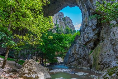 Prirodni kameni mostovi kod Vratne: Skriveno čudo prirode u Negotinskoj Krajini