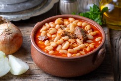 Srpski recept koji se zaboravlja: Kako se pravila pasulj-čorba “na tihoj vatri” u glinenom loncu