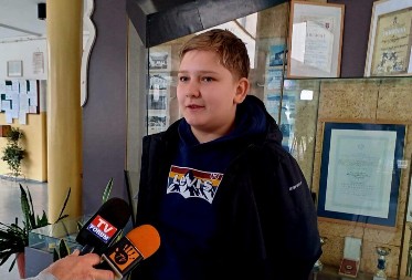 Dečak daje svoje autiće koje je skupljao godinama: Maleni Alis iz Prijepolja sa drugarima održao lekciju humanosti