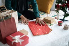 Da li je greh pokloniti drugima poklon koji nam se ne dopada: Psiholog Katarina objašnjava kako je ispravno da postupimo