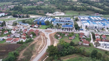 Veliki broj uspešnih preduzeća posluje u Gornjem Milanovcu a za dobre plate radi oko 15.000 građana - nova industrijska zona dovešće još investitora