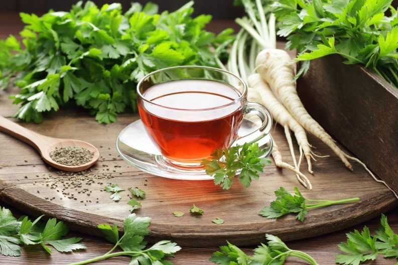 Stavite peršun u vodu sa sodom bikarbonom i gledajte magiju 