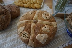 Sveštenik iz Srbije sa 40 GODINA ISKUSTVA objasnio da li se česnica lomi na Badnje veče ili Božić