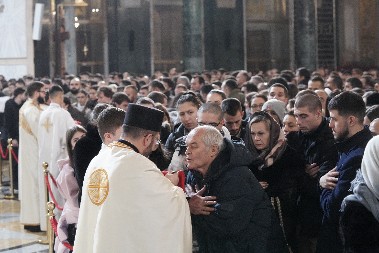 KAKO SE PRAVILNO ČESTITA BOŽIĆ: Da li je ispravno "vaistinu" ili "voistinu se rodi"? 
