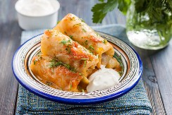 Mislili ste da se sarma samo stavi u zamrzivač? Jedna greška uništava njen ukus, a svi je pravite