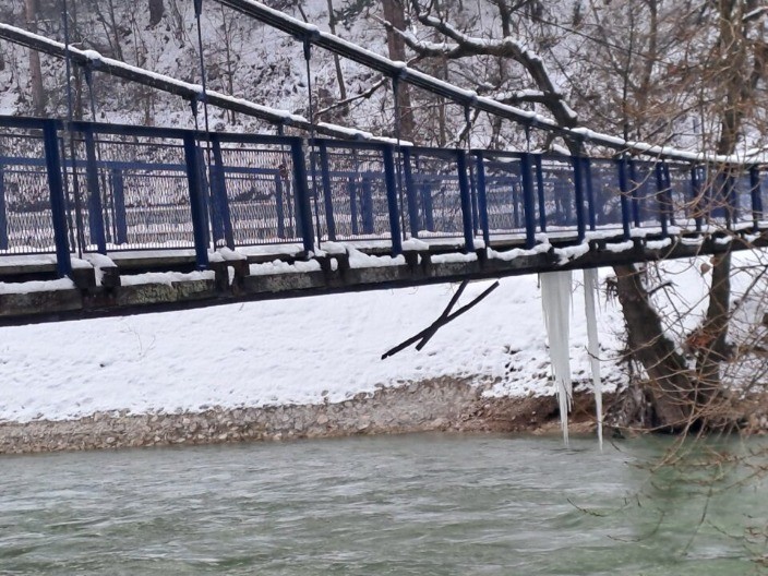 Viseći most preko reke Lim potpuno zatvoren za saobraćaj