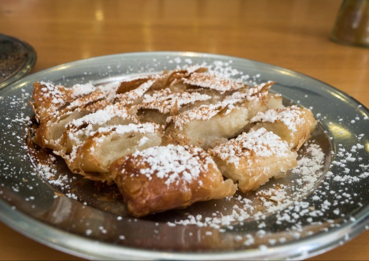 Pijana pita sa jabukama kojoj niko neće odoleti: Samo jedan sastojak čini čuda, nije vam potrebna posebna veština