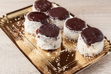 Preukusna poslastica – bez pečenja i kuvanja fila: Recept za lažne RUSKE KAPE koji će obožavati svi ukućani