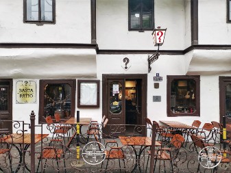 MRAČNA TAJNA NAJSTARIJE KAFANE: Zašto su sveštenici protestovali zbog imena i kakav skandal krije "Znak pitanja" (?)