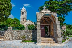 Manastir koji su Srbi gradili vinom i pesmom: Reževići i zavet Stefana Prvovenčanog