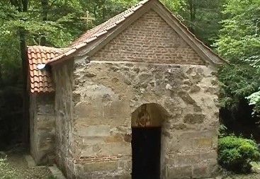 Lekovita voda Mojsinjske gore: U srpskom Svetom gaju mnogi bolesni ozdrave! (VIDEO)