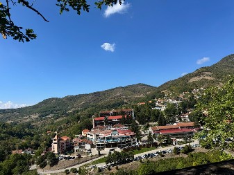 Prolom Banja zimi: Mesto tišine, lekovite vode i pogleda koji spaja zemlju i nebo