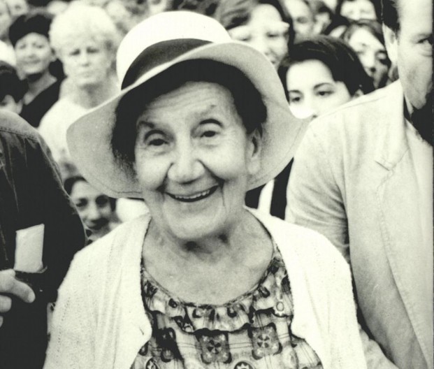 Prognana pesnikinja: Kako je Desanka Maksimović pisala stihove na papiru od šećera