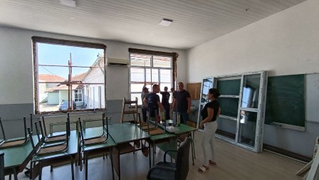 Dok se seoske škole po Srbiji zatvaraju ova ponosno prkosi: Osnovna škola u selu Korbovo kod Kladova slavi jubilej od čak 180 godina postojanja - konačno dočekala i adaptaciju