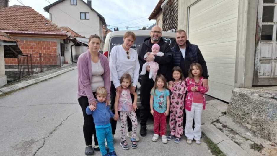 Hladnu zimu neće dočekati u strahu: Ganihodžići iz Nove Varoši imaju šestoro dece i teško žive, dobri ljudi odlučili da im pomognu