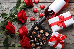 Ovih 8 poklona nikako ne valja nositi za slavu: Veruje se da donose bedu i nesreću