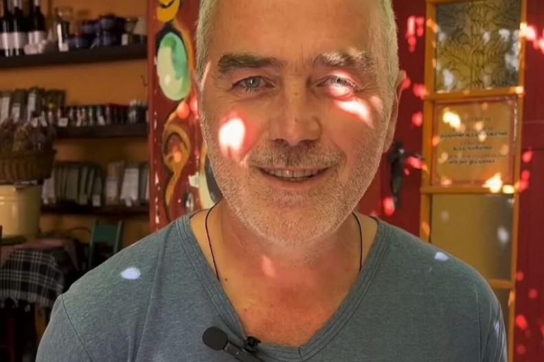 NIŠLIJA POHUJE ZOVU I PRAVI ZDRAVE SALATE: Bio je KUVAR na Hilandaru, a pokazao je i TRIK za OSVEŽENO LICE (VIDEO)