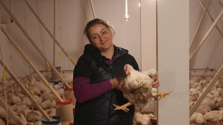 Dobre ideje uvek dobro prolaze, vredne žene sa sela ne libe se da pokrenu svoj biznis: Dragana iz Dragačeva se bavi živinarstvom i sama je svoja gazdarica