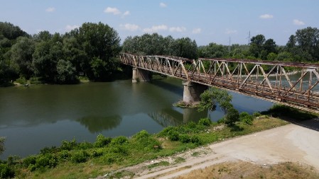 Agoniji oko mosta nad Velikom Moravom koji preti da se uruši sada se nazire kraj: Meštani kruže desetinama kilometara dok čekaju potpis za gradnju novog