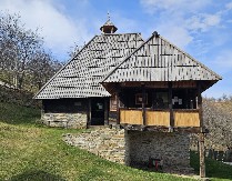 OVO JE KUĆA ISPRED KOJE JE SVE POČELO: Neraskidiva veza između sela Gornja Crnuća i dinastije Obrenović