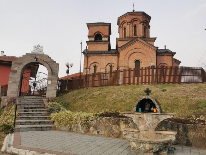 IZ KAMENA JE POTEKLA ČUDOTVORNA VODA Meštani sela kod Čačka tvrde da se vekovima leče na izvoru kod manastira Voljavča