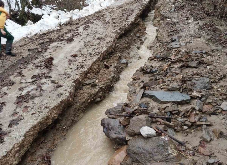 Vodostaji u pograničnim pribojskim selima u opadanju, sve raspoložive ekipe i mehanizacija na terenu