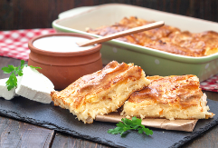 Srpkinje će biti oduševljene ovim starinskim receptom: Gibanica prste da poližete, jedna tepsija biće vam malo