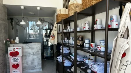 Ovde kafa drugačije i lepše miriše: Otvoren jedinstven lokal u kom rade osobe sa invaliditetom - Stefan je nakon dugo pokušaja baš ovde dobio posao