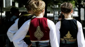 DA LI ZNATE SRPSKU REČ ZA KOŠULJU: Danas je potpuno zaboravljena, a evo kako su ovaj odevni predmet zvali naši preci