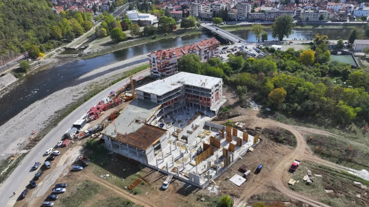 Planuli stanovi u "Prijepolju na vodi", od 177 već prodato 125: Ovako izgleda gradilište elitnog naselja na obali Lima, investicija vredna 20 miliona eura