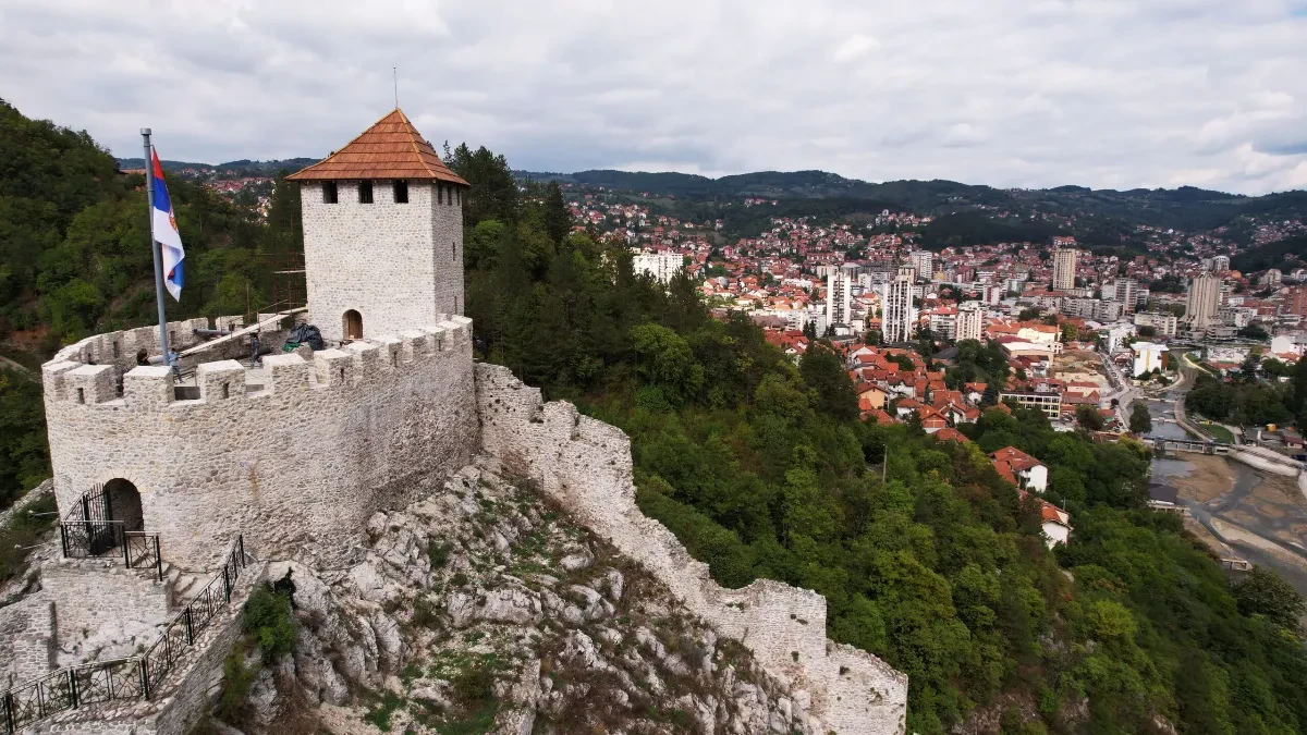 Užička tvrđava „Stari grad” otvorila vrata za posetioce: Besplatni obilasci, bogata istorija i predlog za savršen izlet u okolini