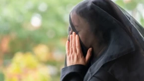 Ko su narikače i šta sve rade za pare po srpskim sahranama? Kad ljudi vide koliko košta da u raku skoče, ostanu bez reči