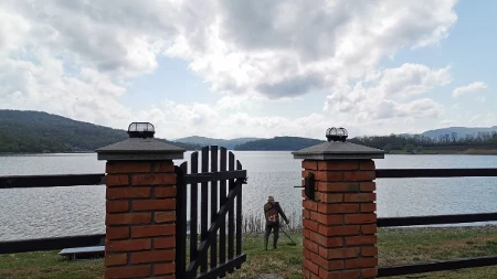 Šumadijsko more usred Srbije, noćenje oko 15 a pun pansion do 40 evra: Gružansko jezero i sela u okolini Knića su pravi raj, destinacija sve popularnija za ljude koji stvarno žele da odmore