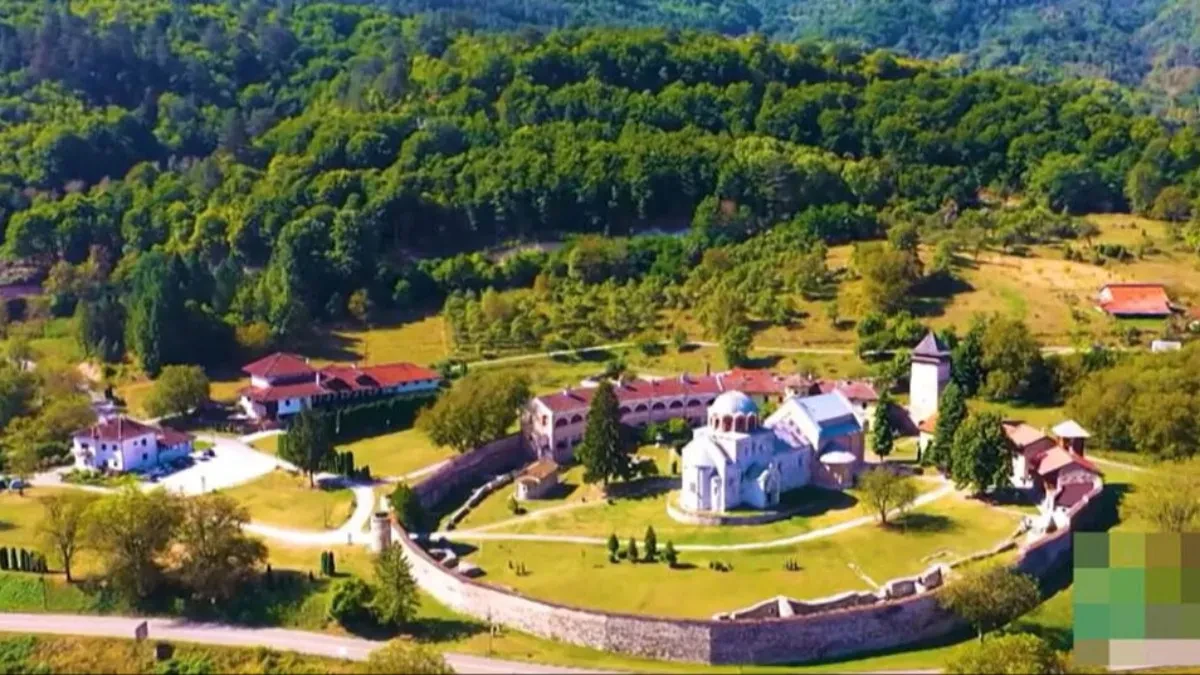 Ova srpska banja je dar od Boga za starije: Ušuškana među šumama, obavijena tišinom i čuvena po lekovitoj vodi